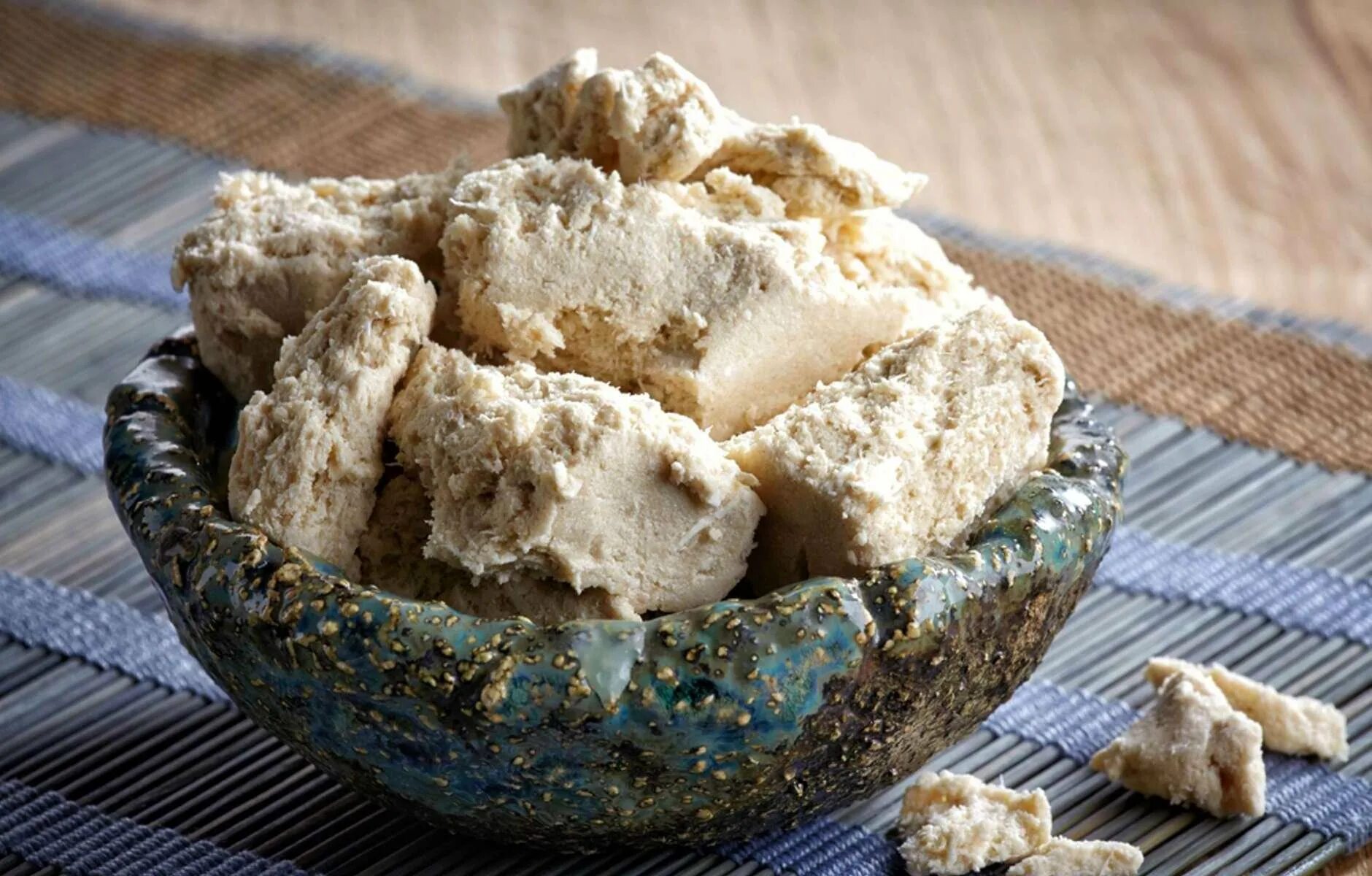 Рецепт халвы с молоком. Вкусная домашняя халва. Кокандская халва узбекистан. Халва из пшеничной муки. Рецепт халвы с молоком.