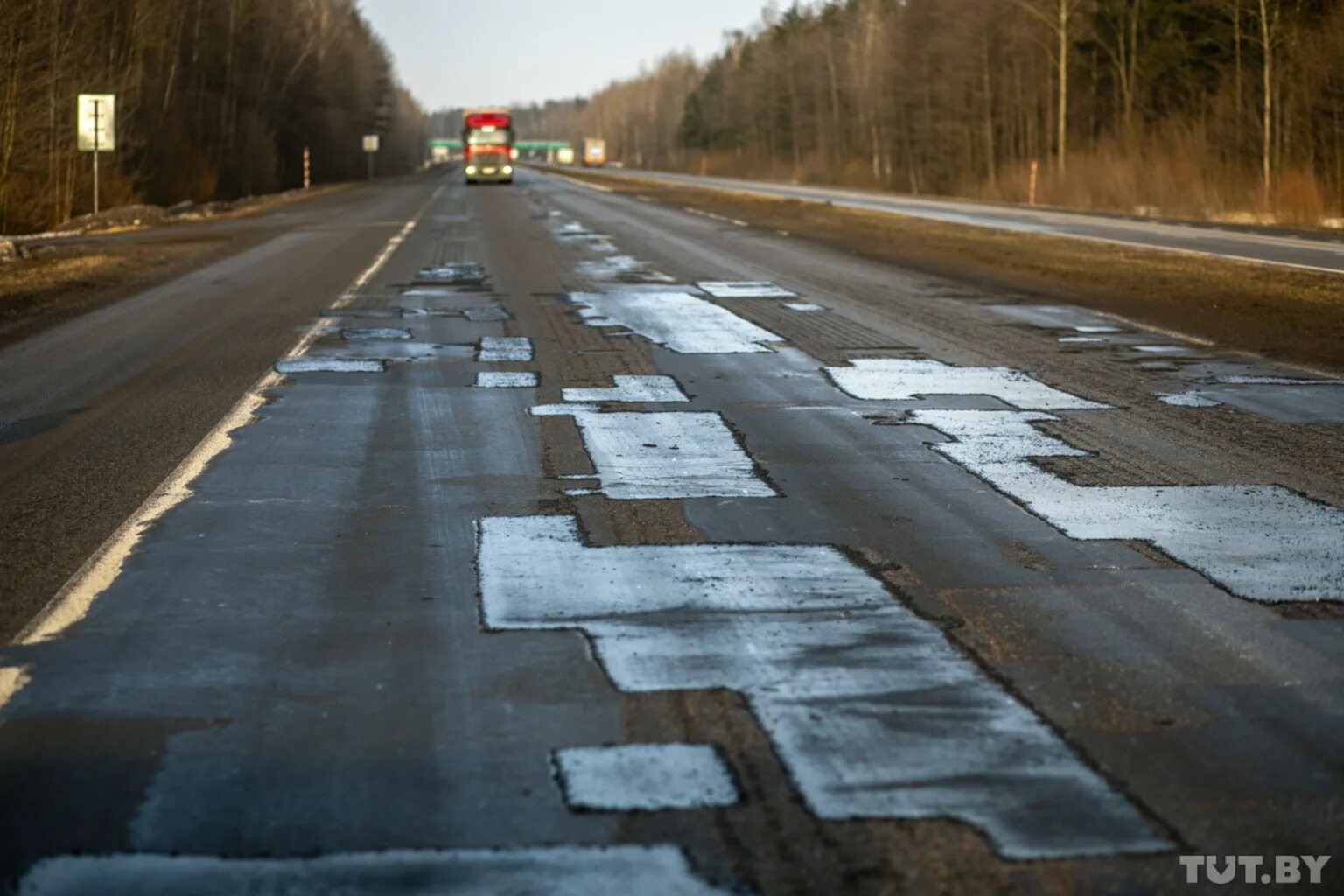 Плохие дороги в Белоруссии. Разбитые дороги Беларусь. Плохая дорога. Российские дороги.