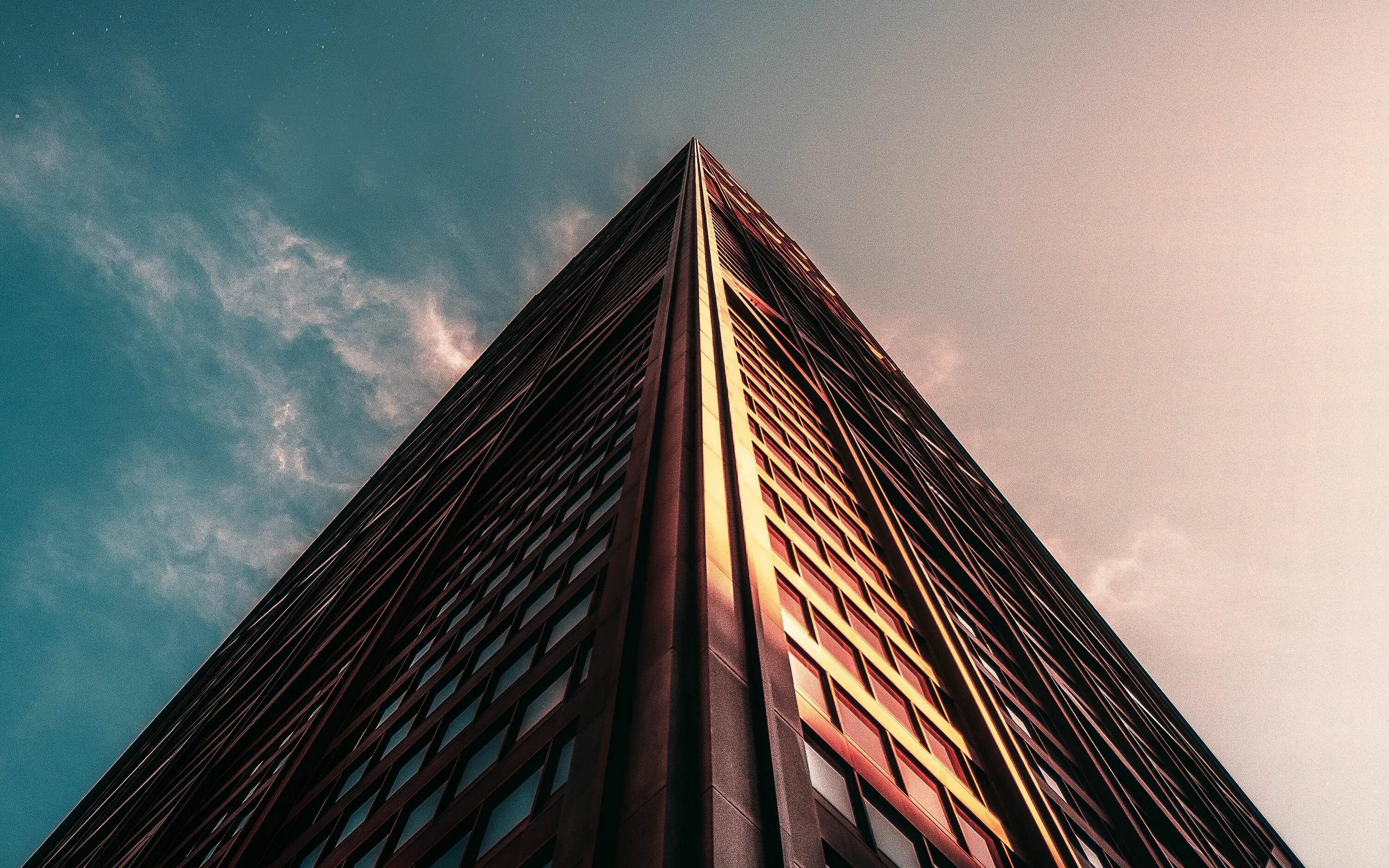 Небоскрёбы нью-йорка архитектура. Небоскреб. Город китай черно белый. Fallout 4 многоэтажка. Шанхай 4к.