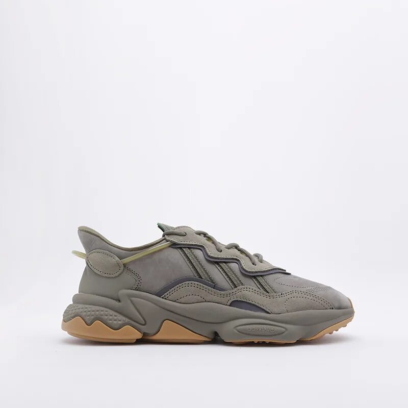 Мужские кроссовки ozweego. Adidas Originals Ozweego. Adidas Originals Ozweego хаки. Adidas Ozweego Green Khaki. Адидас Ozweego зеленые.