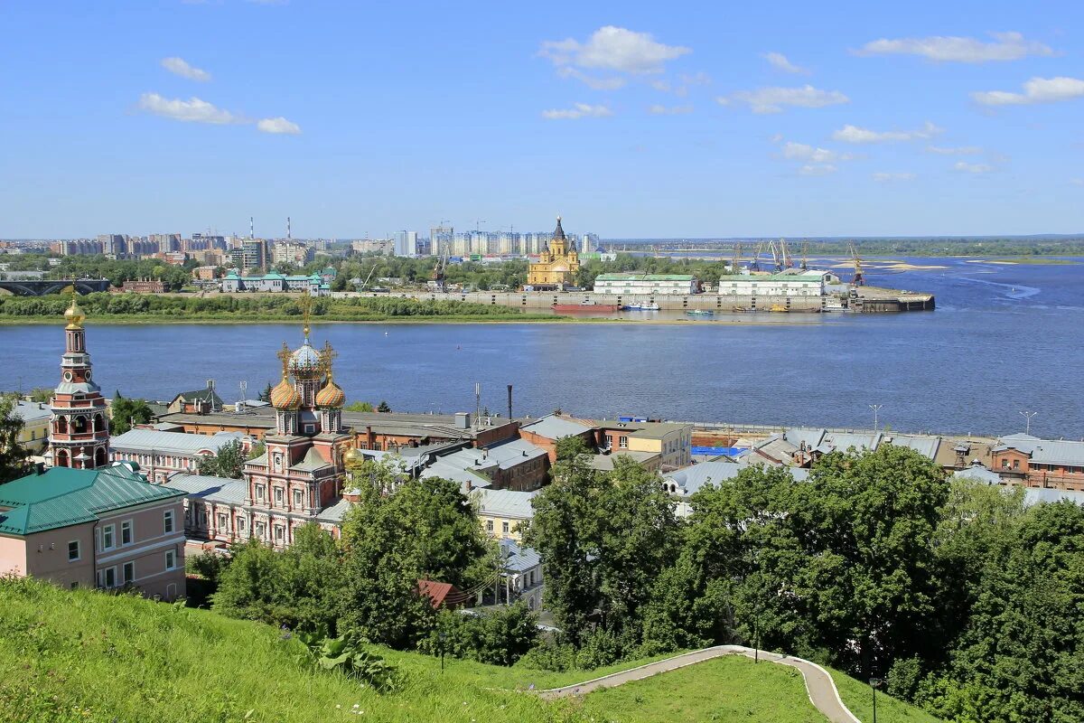 Дано нижний новгород. Стрелка Нижний Новгород. Стрелка Оки и Волги в Нижнем Новгороде. Нижний Новгород вид на стрелку. Н Новгород стрелка Волга Ока.