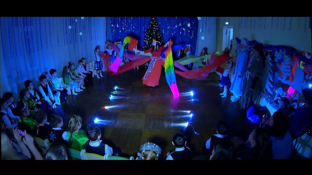 фонарик в детский сад для утренника. фонарики для танца в детском саду. танец с фонарями. танец с фонариками в детском саду музыка. фонарики для гномиков в детский сад для танцев.