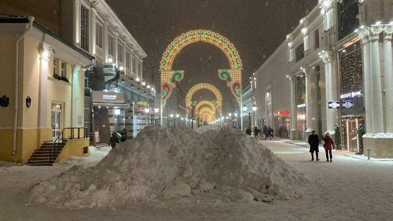Снегопад зимой. Сугробы в казани. Снежная казань. Улица казани в снегу. Казань снег.