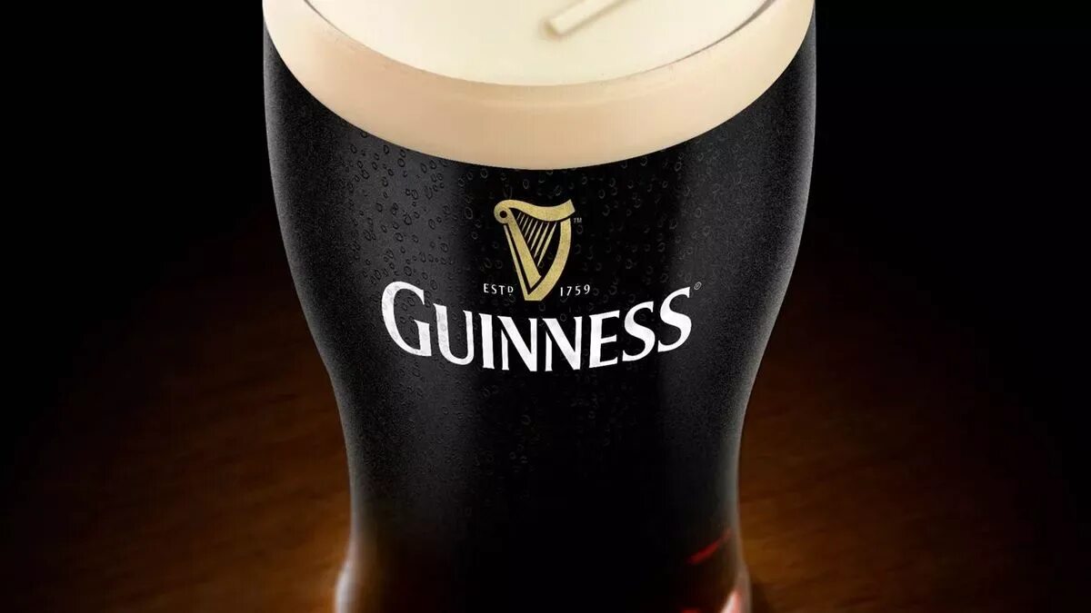 Guinness draught stout. Гиннесс драфт пиво. Гиннесс город. Пивоварня гиннесс ирландия. Guinness draught пиво темное.