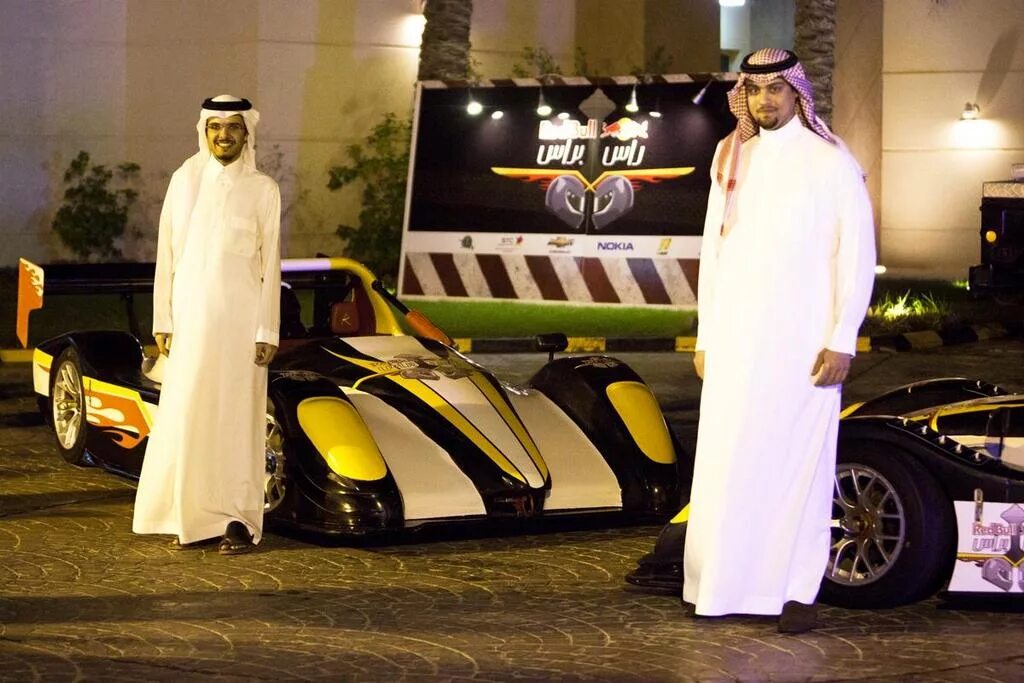 Марван аль мактум. Шейх мохаммед бин рашид аль-мактум дочь манал. Арабский шейх салмана. Арабский шейх. Тройной сюрприз для шейха.