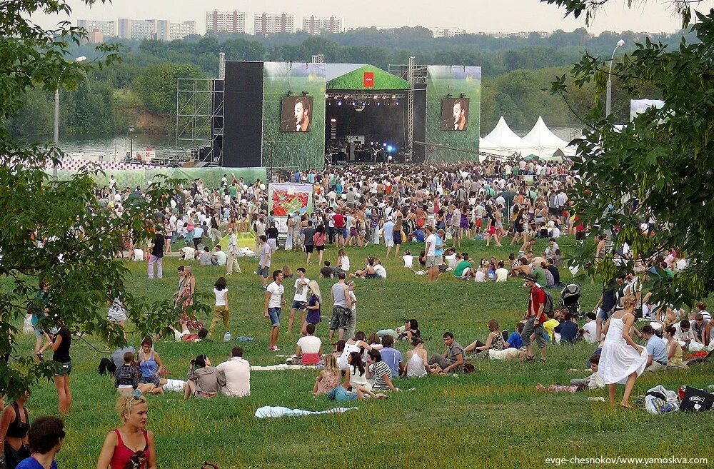 Площадка зингарод в коломенском. Площадка зингаро в коломенском. Зингаро коломенское. Парк коломенское смотровая площадка. Площадка зингаро в коломенском.