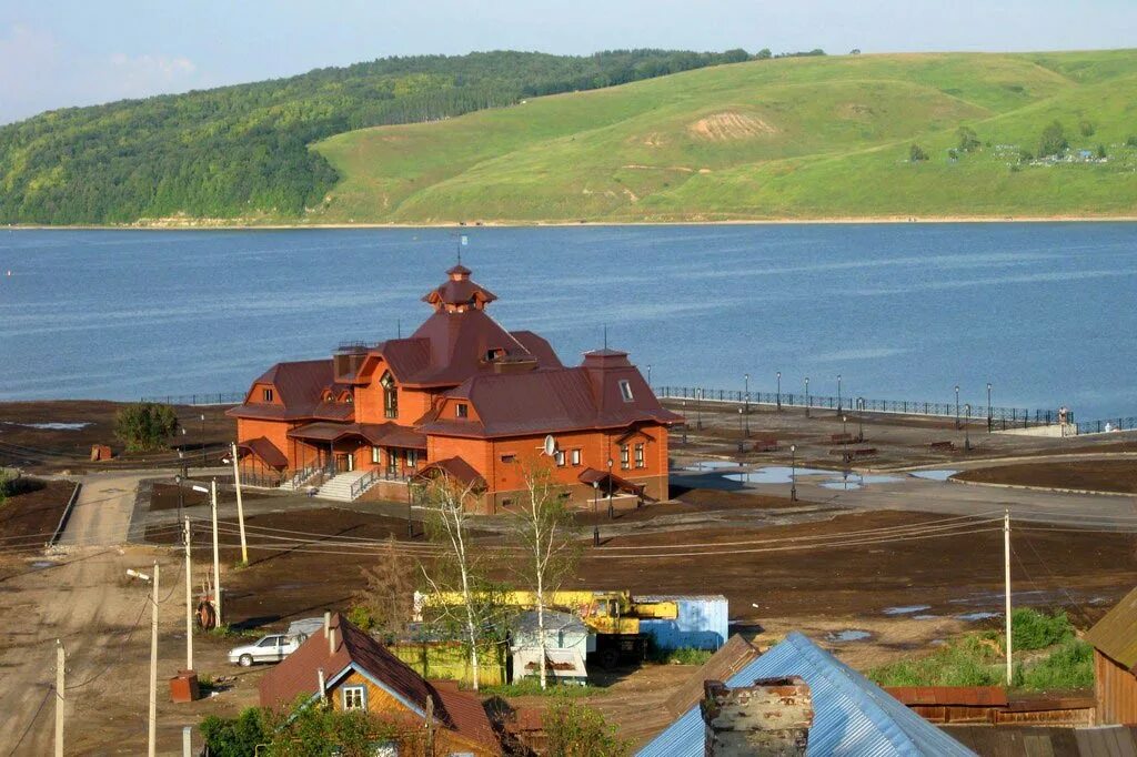 Станция свияжск. Свияжск Пристань. Остров Свияжск вокзал Речной. Свияжск остров-град Пристань. Свияжск остров-град Речной вокзал.