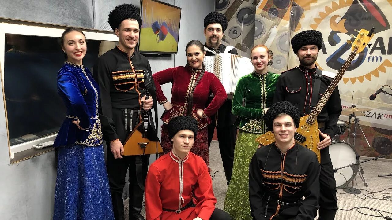 Казак фм. Юлия сорока казак фм. Ансамбль родня краснодар состав. Песни казак фм. Песни казак фм.