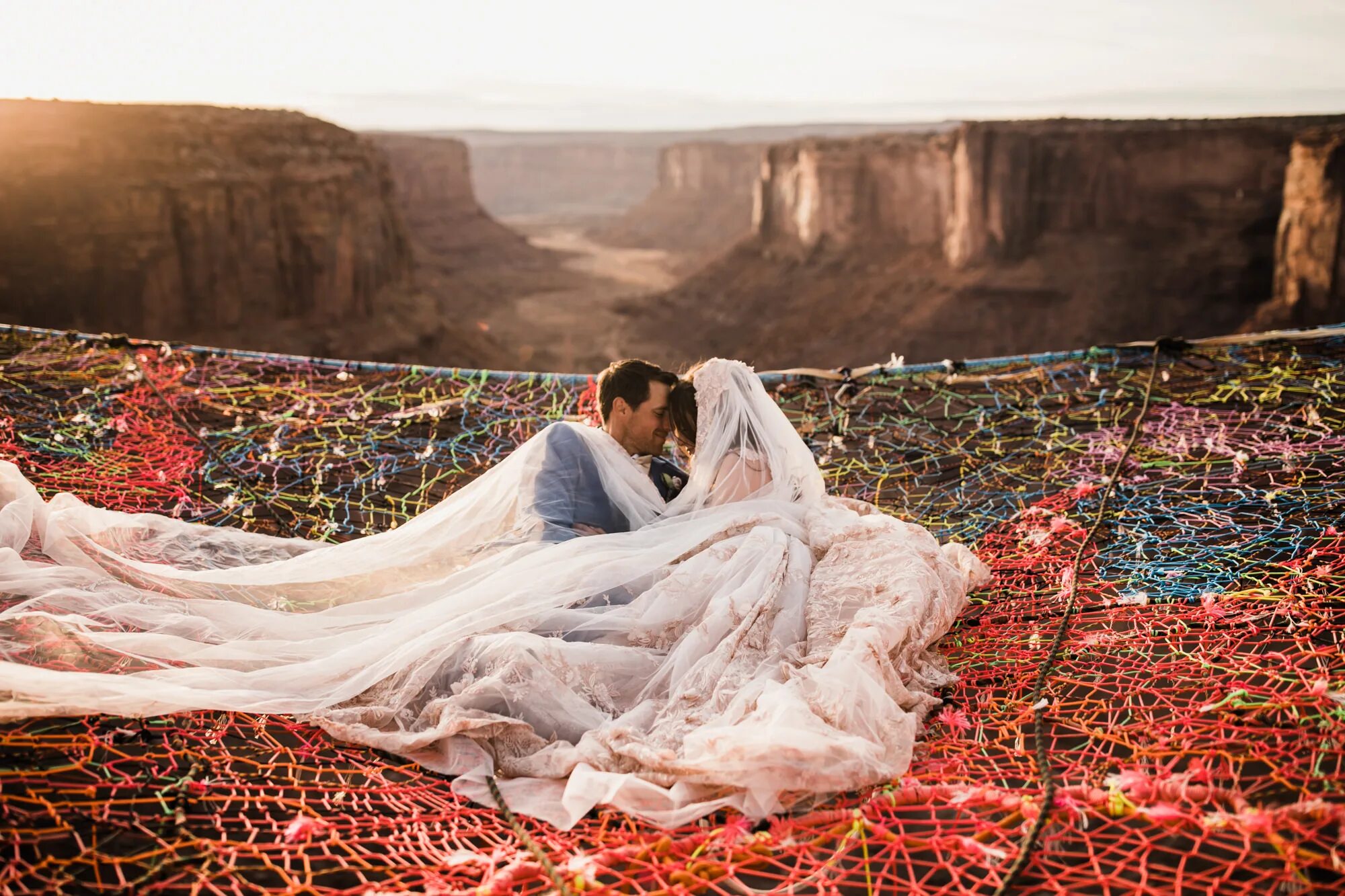 Дейзи дженкс свадьба. Over wedding. Как утеплиться на свадьбу. Свадьба на 10 человек. Кьяра ферраньи 2022.