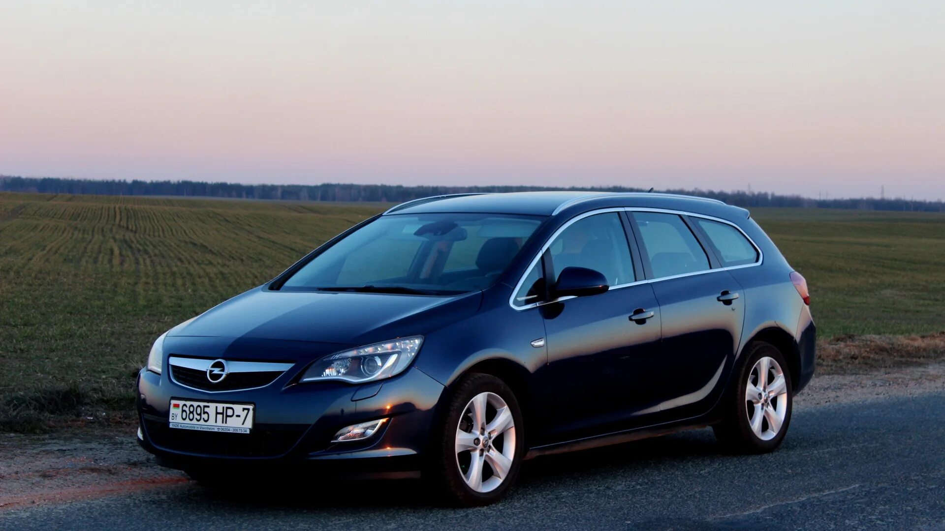 Opel Astra j 2011. Opel Astra 2012. Опель универсал 2012