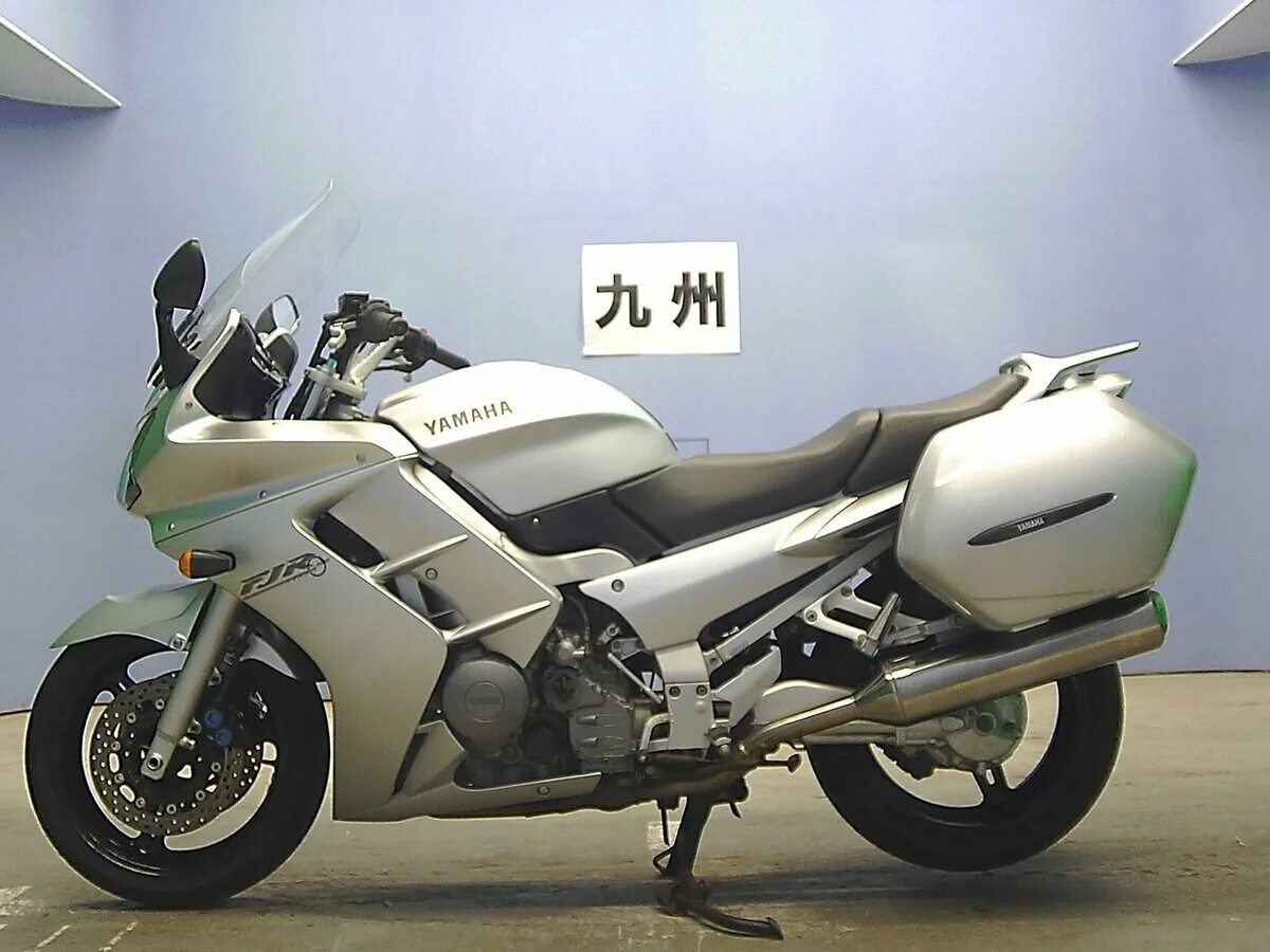 Yamaha fjr 1300 2001. Fjr 1300 2001 год. Fjr 1300 2001 год. Ямаха фиджер 1300. Как поменять аккумулятор fjr 1300 2001.