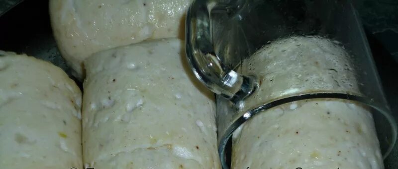 Колбаса в пластиковой бутылке из курицы. Колбаса из курицы с желатином. домашняя колбаса из курицы с желатином. домашняя колбаса из курицы и свекольного сока!. домашняя колбаса из курицы с желатином в духовке.
