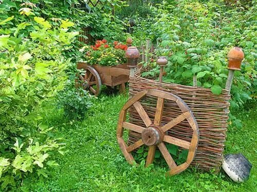 Ideas for Ways to Use Old Wagon Wheels Hunker Rueda de carreta, Carretilla, Vago