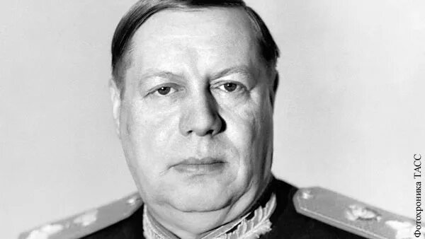 Г толбухин. Фёдор иванович толбухин. Фёдор иванович толбухин. Фёдор иванович толбухин. Маршал толбухин фото.