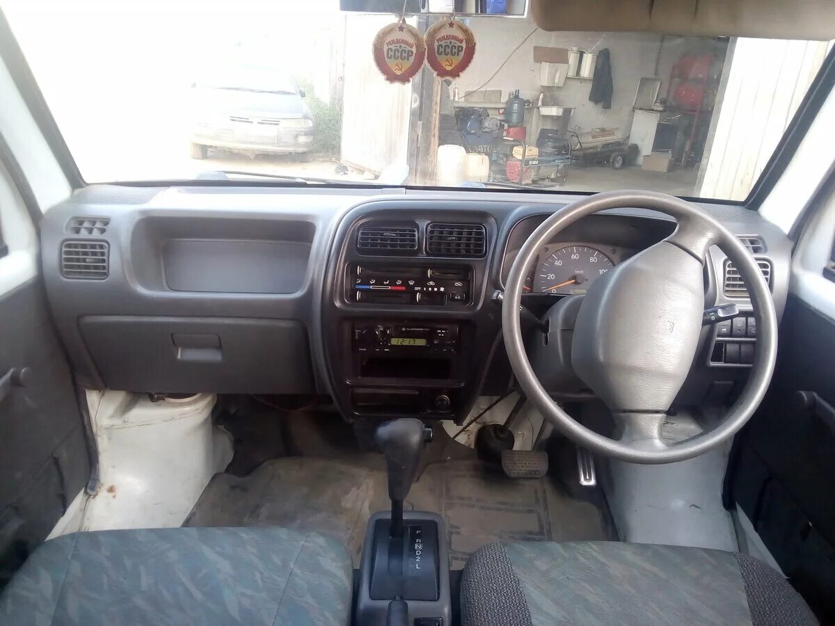 Suzuki solio 1. сузуки левый руль. Suzuki every левый руль. Suzuki ist левый руль. Suzuki jimny 2000 салон.