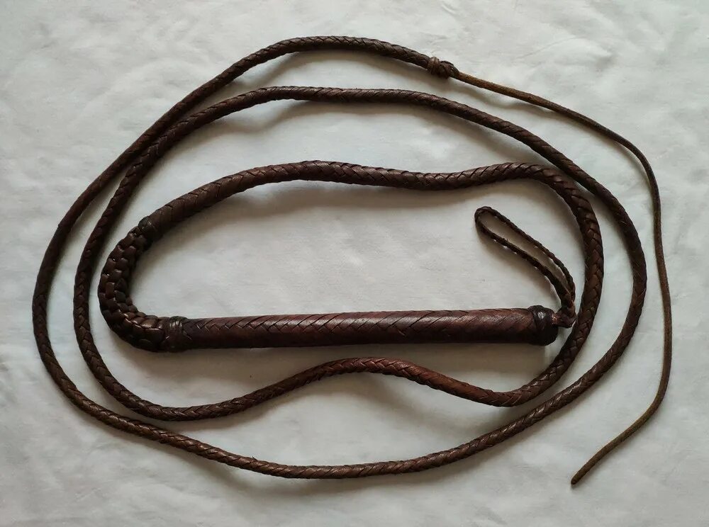 Тома кнута. Тома кнута. Чехол для нагайки. Тома кнута. Боевой кнут.