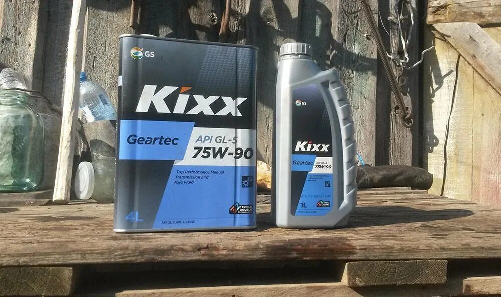Масло в двигатель 21214 инжектор. Kixx 75w90. моторное масло kixx 75w-90. масло трансмиссионное kixx 75w90. масло в кпп нива 21214.