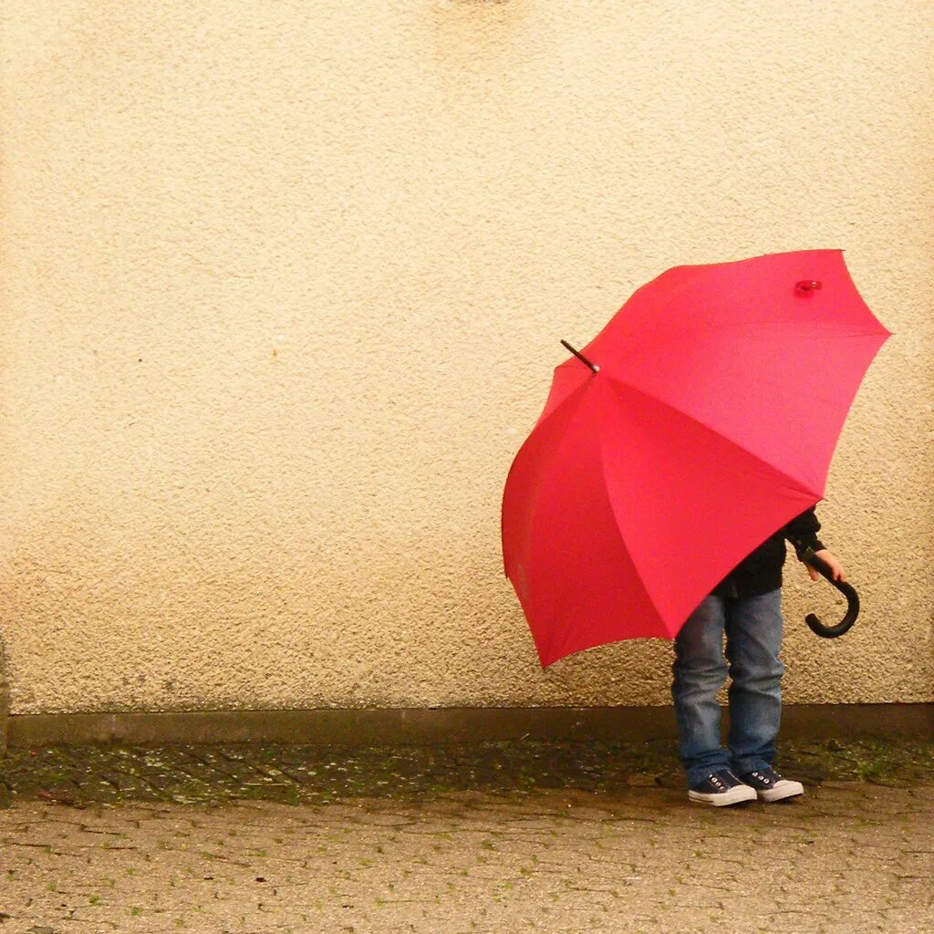 Зонтики 10. Зонт для детей. Любовное фото детей под зонтом. Umbrella. Red Umbrella.