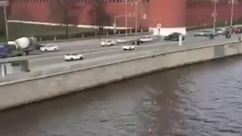 Упал в москва реку
