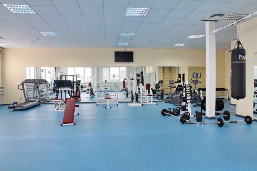 Зал бирск. Спортзал внутри. Краеведческий музей бирск. Музей город бирск. Адреналин ульяновск тренажерный зал.