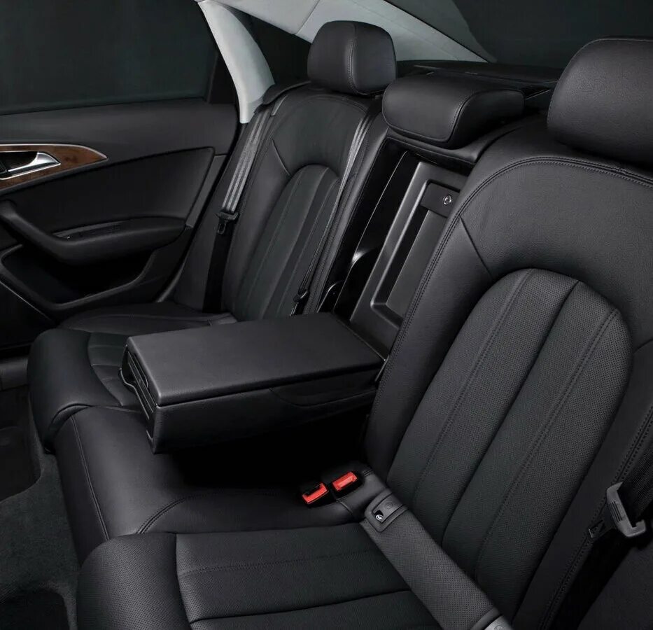 Audi rs6 сиденья. ауди а5 купе салон. Audi rs4 b7 interior. заднее сиденье ауди. ауди а6 с5 салон.