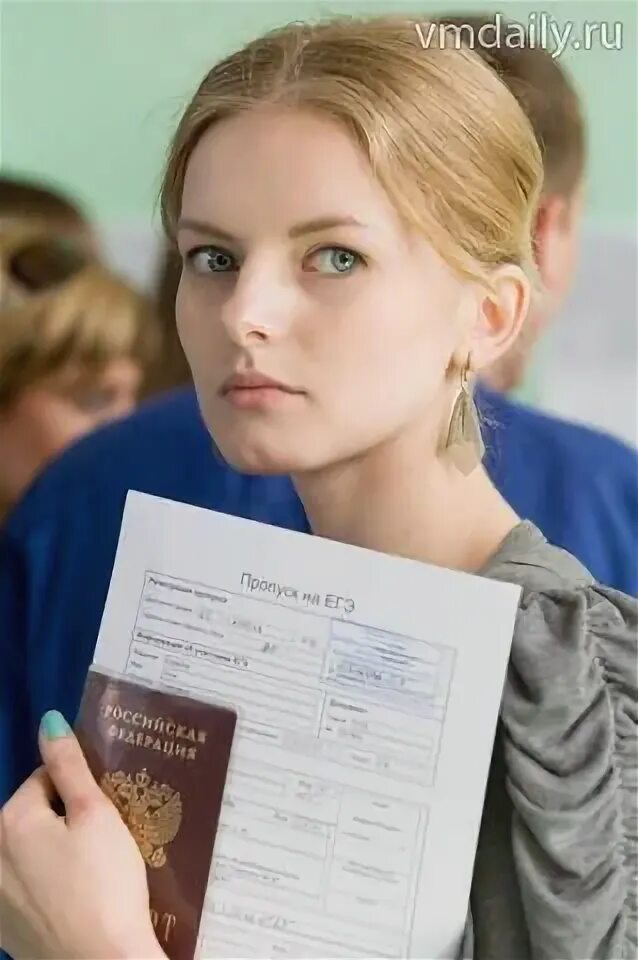 Ученик на экзамене. Школьники на егэ. Вечерняя школа сдают ли егэ. Егэ тасс. Вечерняя школа сдают ли егэ.