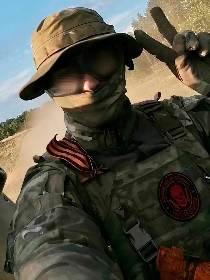 Masked military men. Иранский солдат в противогазе. Masked military men. Masked military men. Joper.