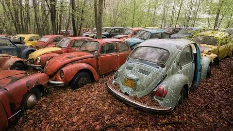 There is cars