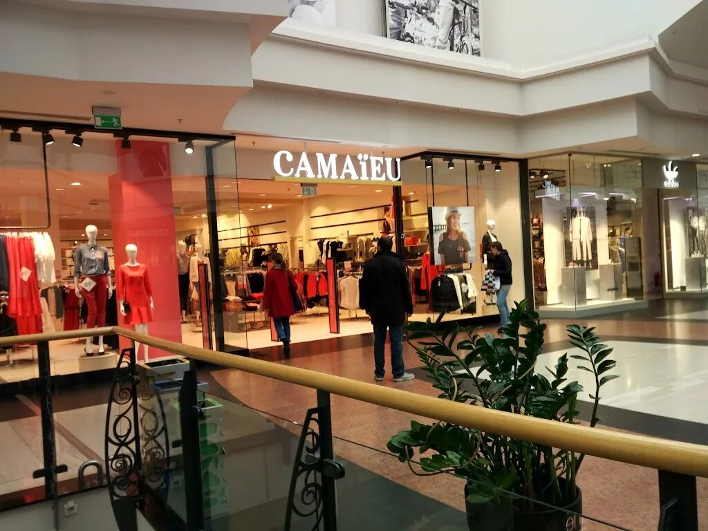 Магазины в варшаве. Варшава бутики. Магазин actions в варшаве. Варшава бутики. Варшава одежда.