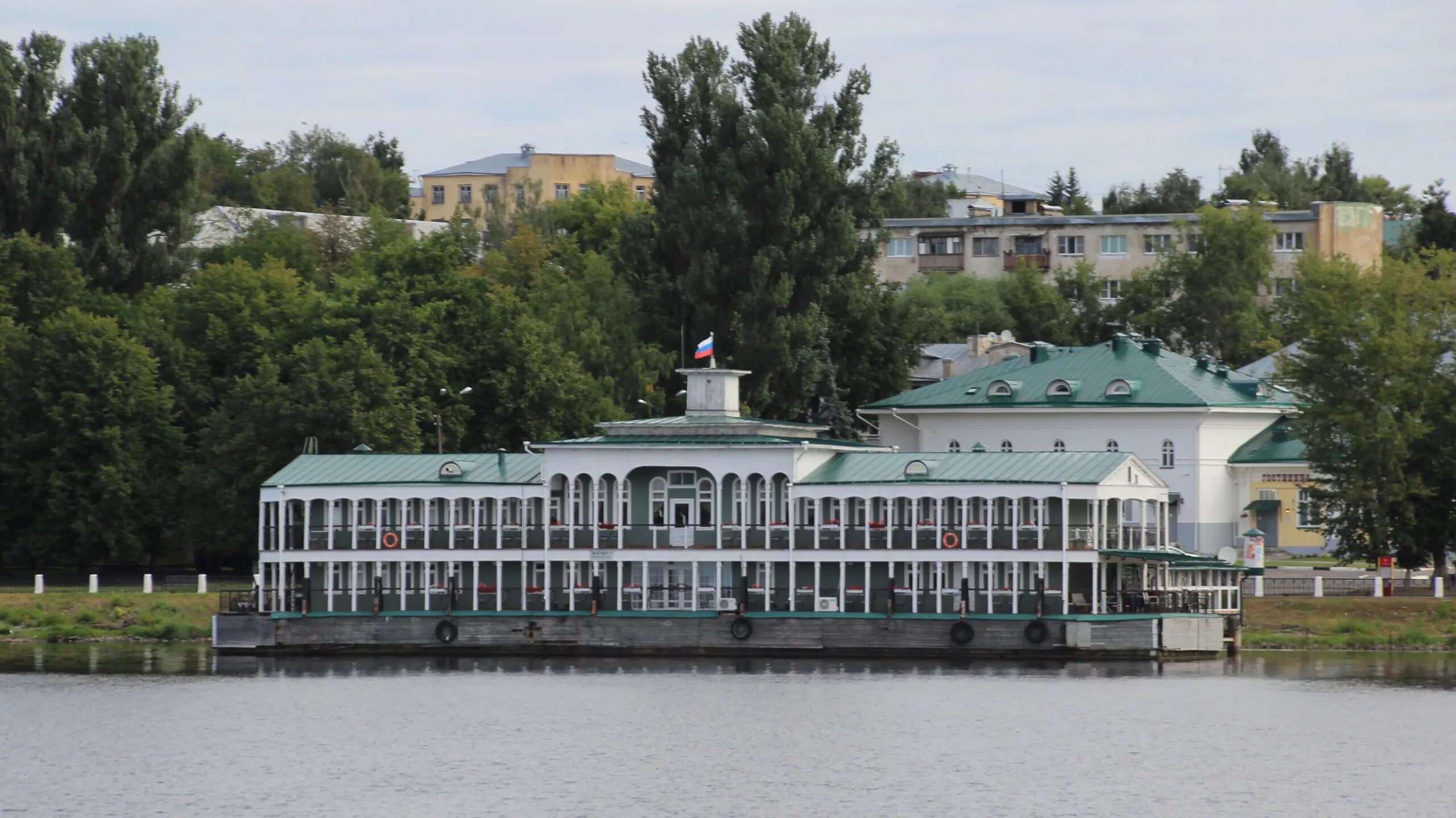 Жк речной кострома. Кострома Речной порт. Кострома Речной вокзал. Пригородный Речной вокзал Кострома. Речной вокзал Ярославль причалы.