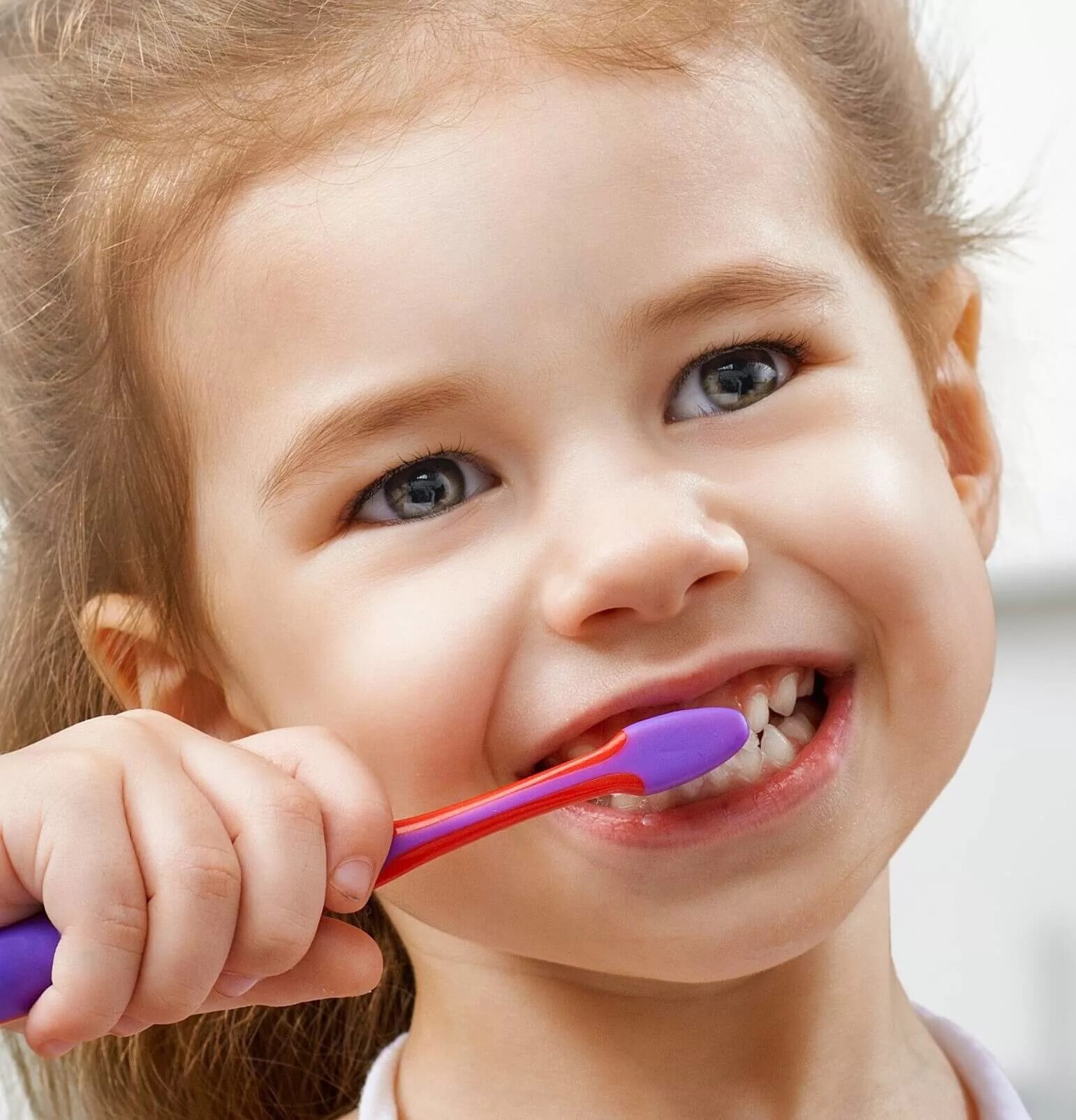 Можно чистить зубы при стоматите. Индивидуальная гигиена полости рта у детей у детей разного возраста. Можно чистить зубы при стоматите. Как правильно чистить зубы зубной щеткой детям. Можно чистить зубы при стоматите.