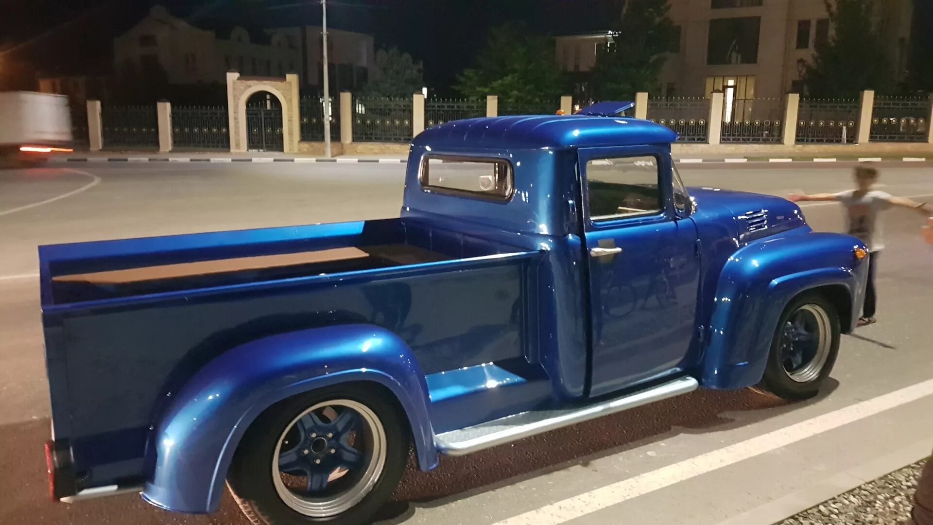 Зил тюнинг. Зил 130 тюнингованный. зил 130 v8. зил revolution. 6.0l зил-130 v8.