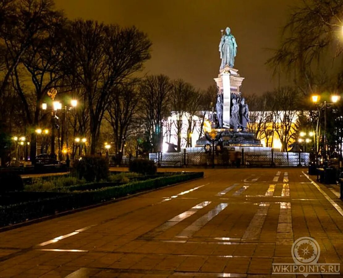 Когда в центре краснодара дадут свет. Краснодар центр ночь. Памятник екатерине в краснодаре. Свято екатерининский фонтан краснодар. Когда в центре краснодара дадут свет.