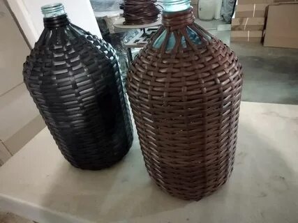 Бутыль из ротанга