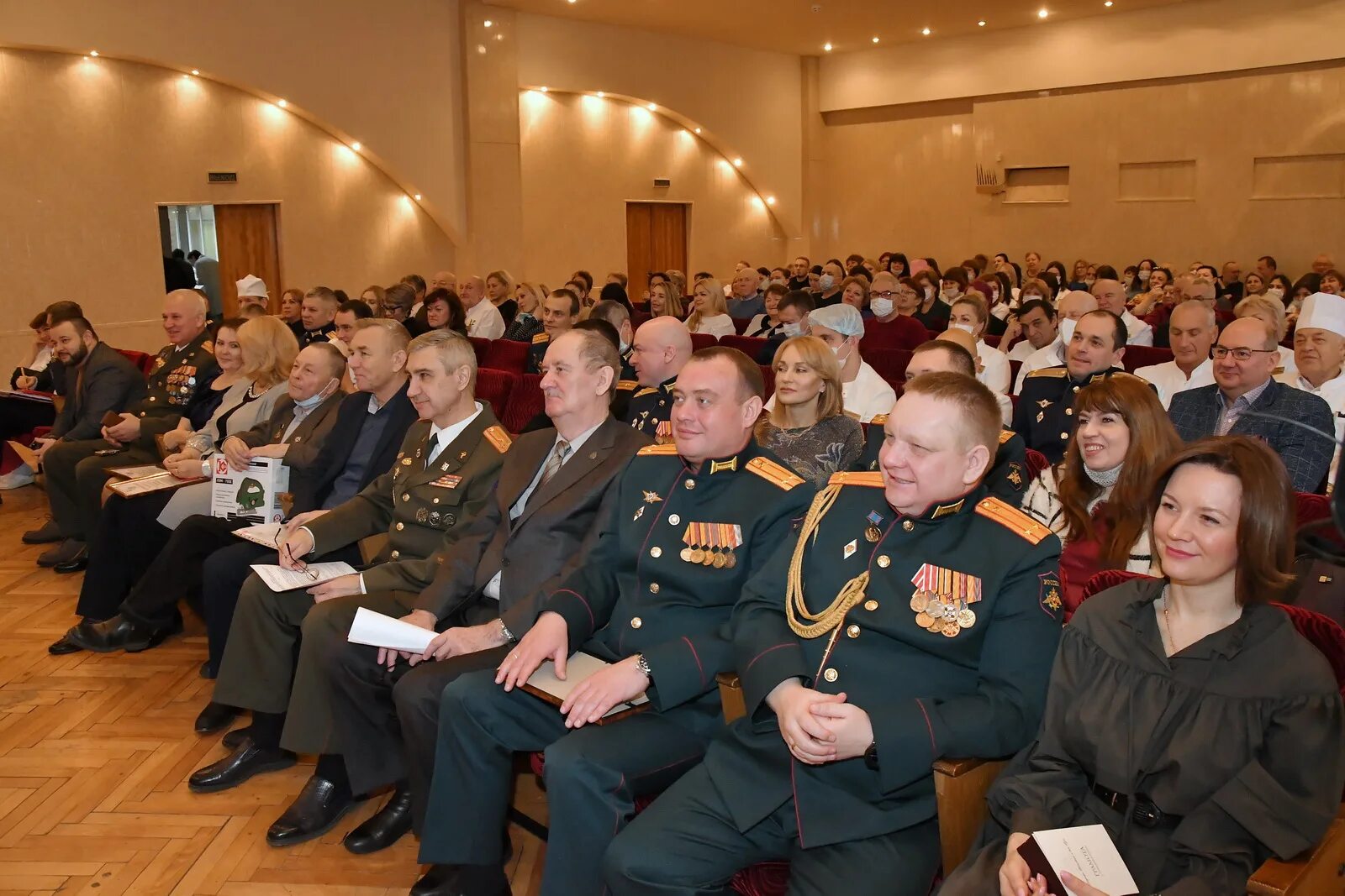 Адрес военного госпиталя вишневского. Центральный военный клинический госпиталь. Центральный военный клинический госпиталь Вишневского. Луганский госпиталь военный. Начальник центрального военного госпиталя в Ташкенте.