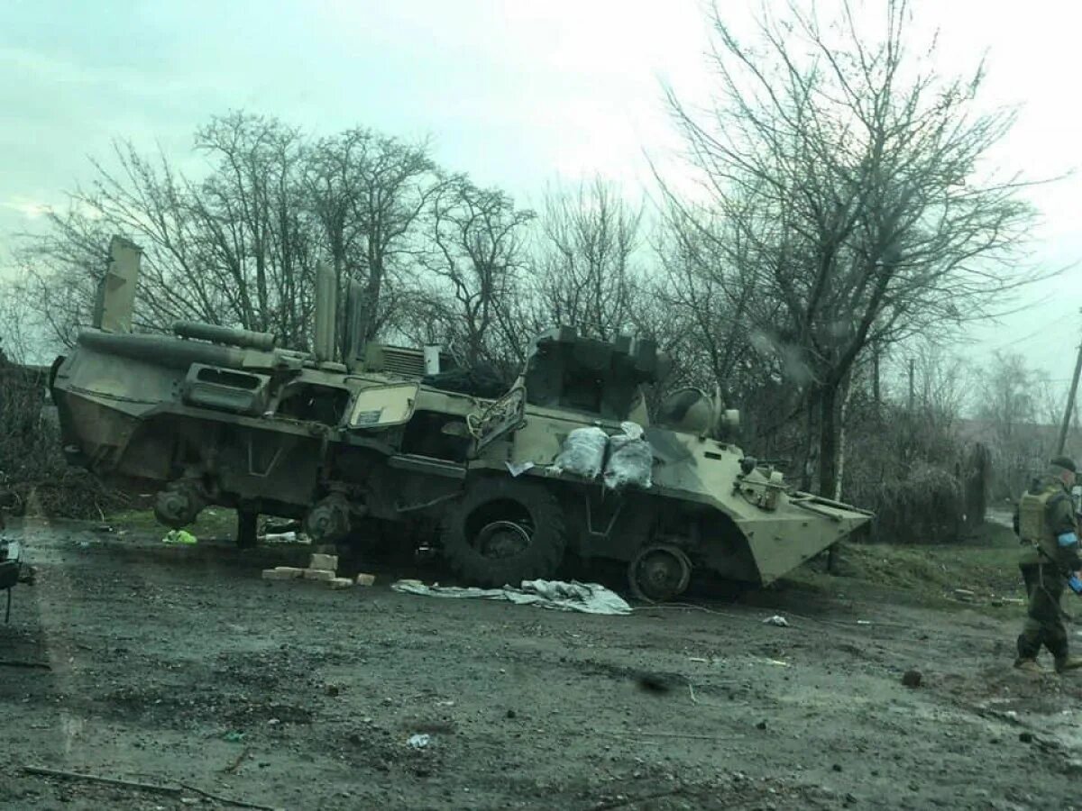 Подбитая техника спб. БТР-4 подбитый.