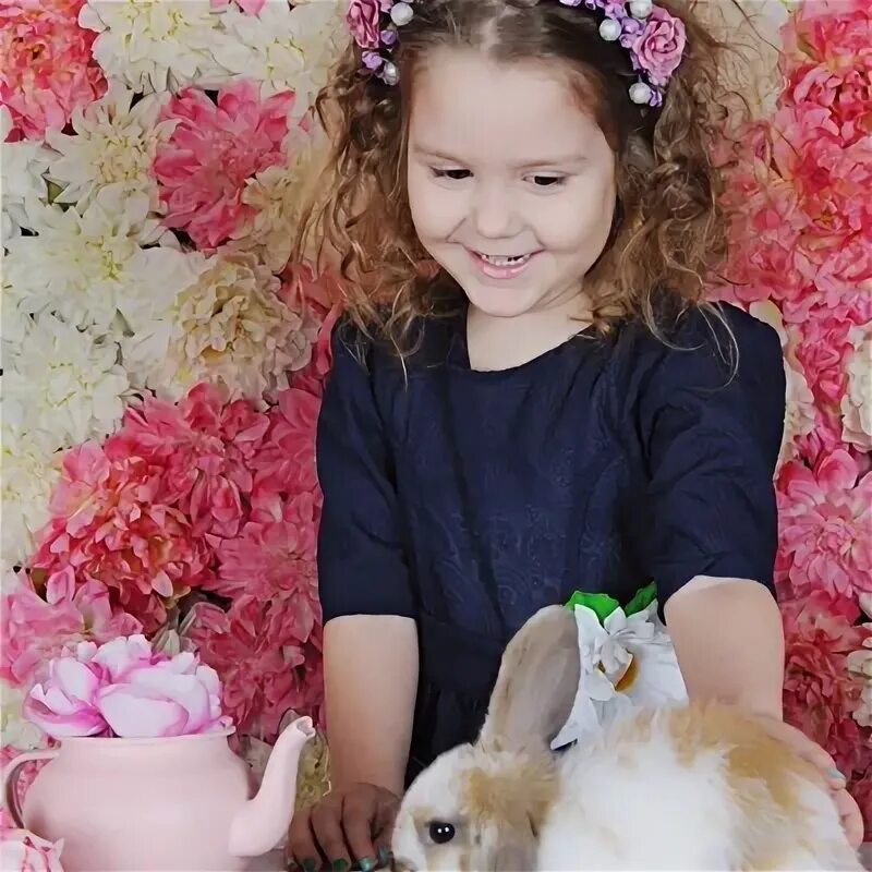 Emma happy. Emma happy. Emma happy. Эмма робертс оскар. Happy bday emma gif.