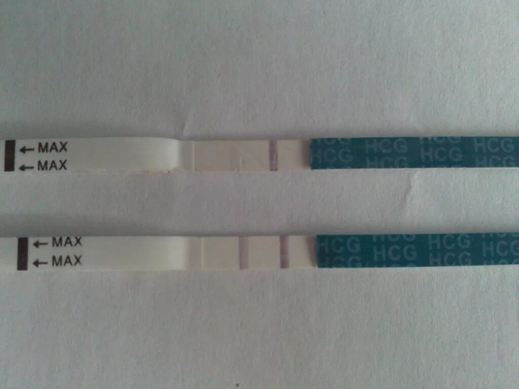 Тест на беременность один положительный второй отрицательный. Один тест положительный, один отрицательный. 2 Положительных 1 отрицательный тест на беременность. Два теста на беременность положительный остальные отрицательные.