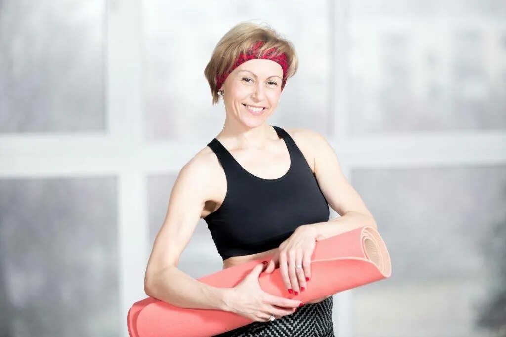 Фитнес после 40 лет. Фитнес после 40 лет для женщин. Спортивные женщины. Спортивная женщина 40 лет. Женщина в спортзале.