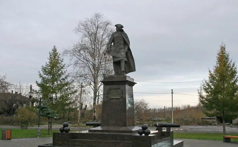Татищев пермь. Татищев памятник в перми.