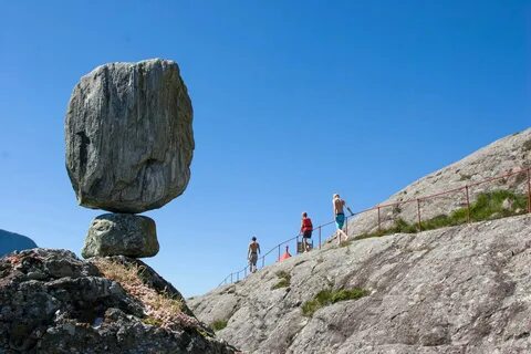 Камни на вершине горы