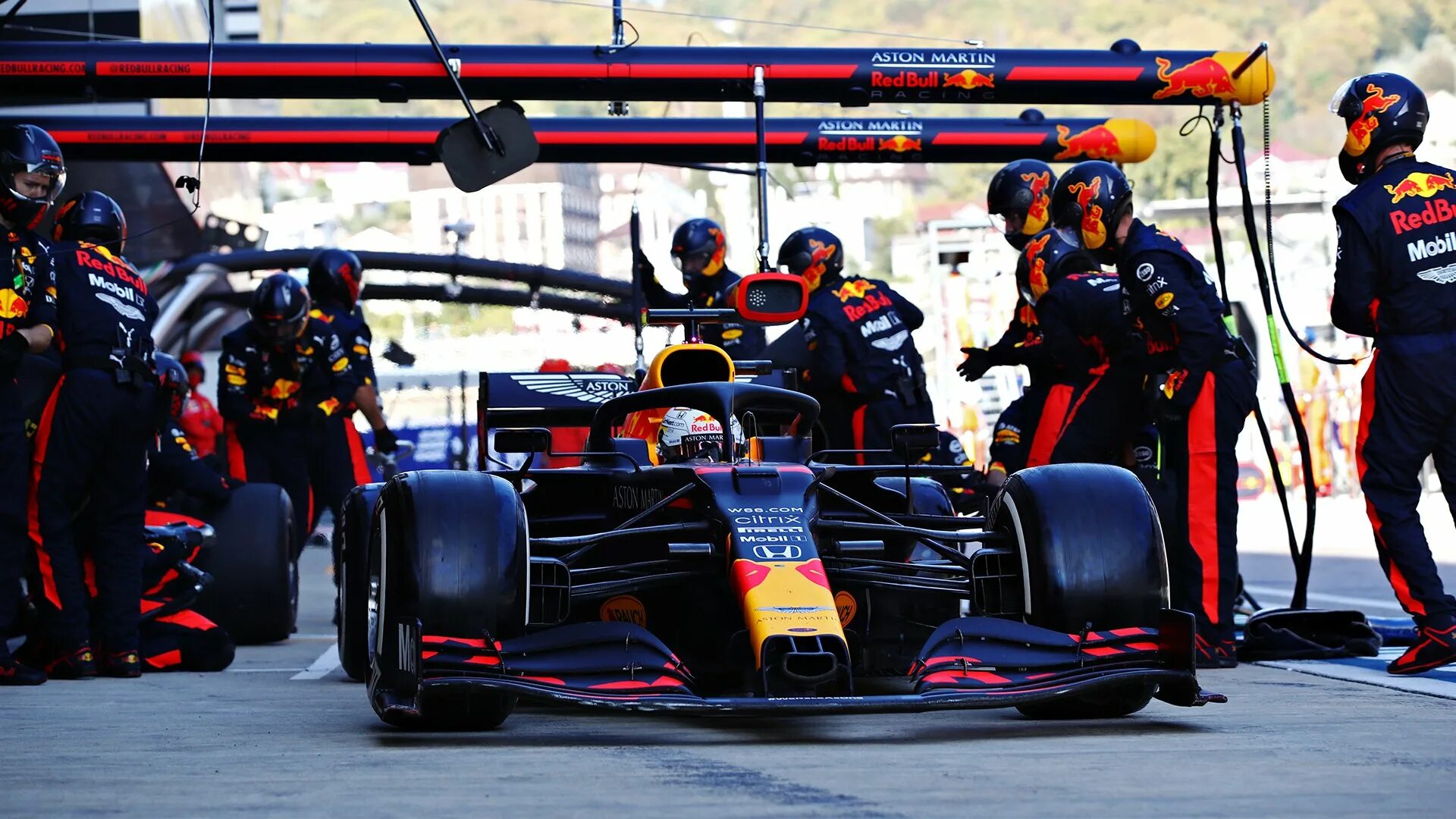 Газ в формуле 1. Red bull Honda f1. Ред Булл ф1 команда. Red bull f1 2020. Пит стоп ред Булл формула 1.