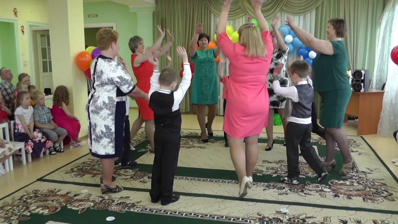 День воспитателя танцы. Танец волшебный цветок для детского сада. День воспитателя танцы. Танец часики в детском саду. Танец флешмоб на день дошкольного работника.