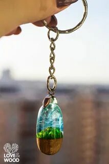 Брелок из смолы