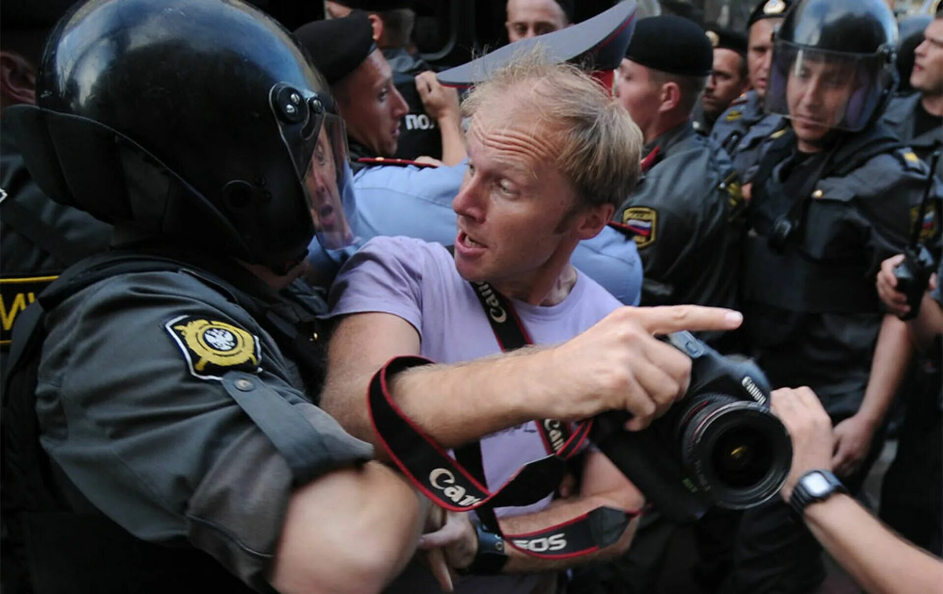 Новости сми в ленте. Журналисты в горячих точках. Экстремальная журналистика. Военная журналистика. Журналист в ЧС.