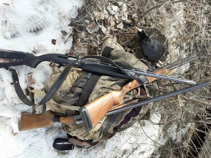 Купить охотничий в самаре. Департамент охоты и рыболовства Самарской области. Охота в Самарской области. Сызрань охота. Охотник с убитым лебедем.