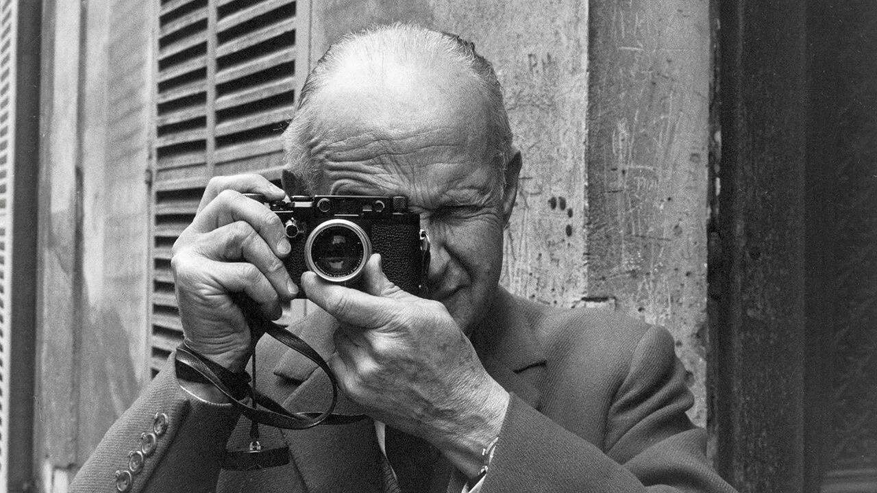 Henri cartier. Анри брессон. Анри картье-брессон. Картье брессон. Анри брессон фотограф.