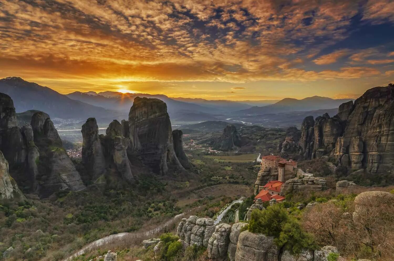 Travelask com. Пещера Теопетра, Метеора, Греция. Греция Метеоры vecher. Meteora 20 Wallpapers.