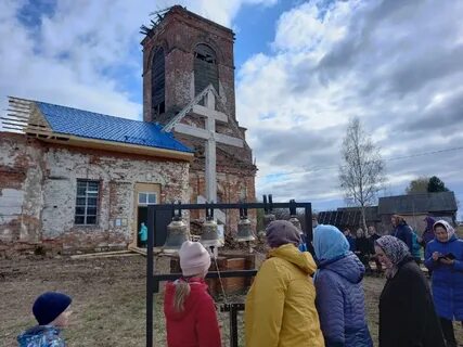 В брошенном богом поселенье старом