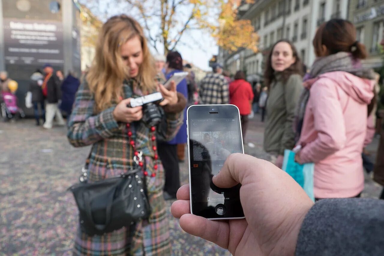 Фотоаппарат который делает людей голыми. Приложение чтобы видеть по фото людей голыми. Видео снятое скрытым телефонов